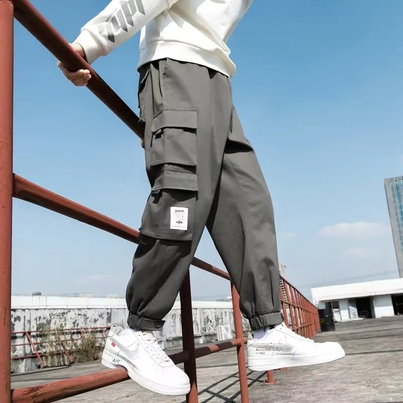 Im Mid-Season-Trend: Herren-Cargohosen
