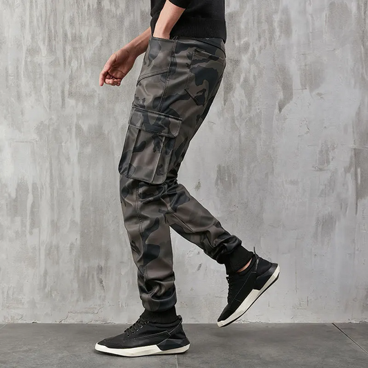 Modern und lässig: Camouflage-Kunstleder-Cargohose für Herren-Cargo Hose- 2