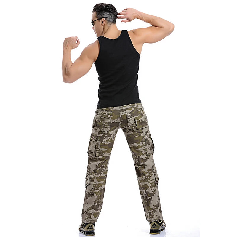 Abenteuer draußen mit unserer Camouflage-Cargohose!