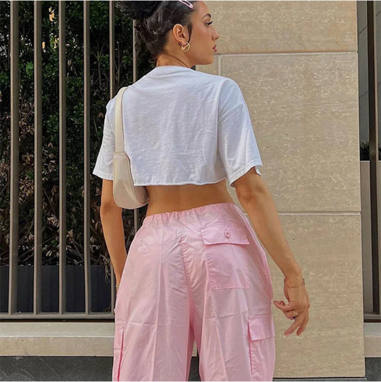 Eleganz in Bewegung: Damen-Cargohosen in Pink, Weiß und Schwarz-Cargo Hose - rosa 2