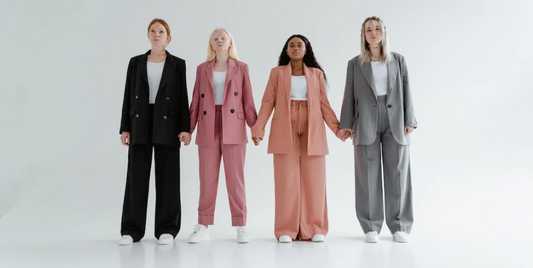 Modetipps: Wie man Hosen mit weitem Bein perfekt stylt