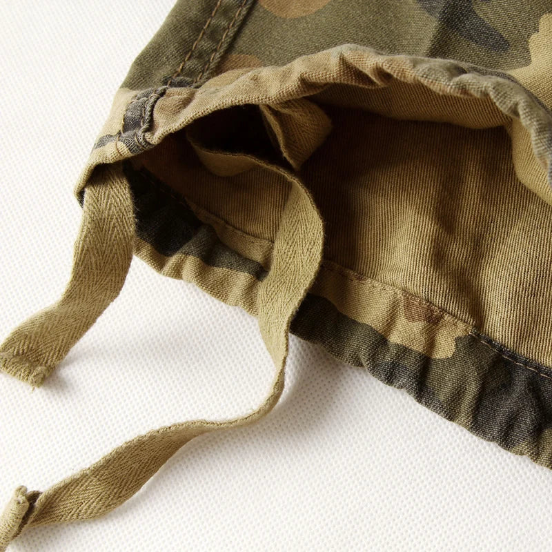 Abenteuer draußen mit unserer Camouflage-Cargohose!
