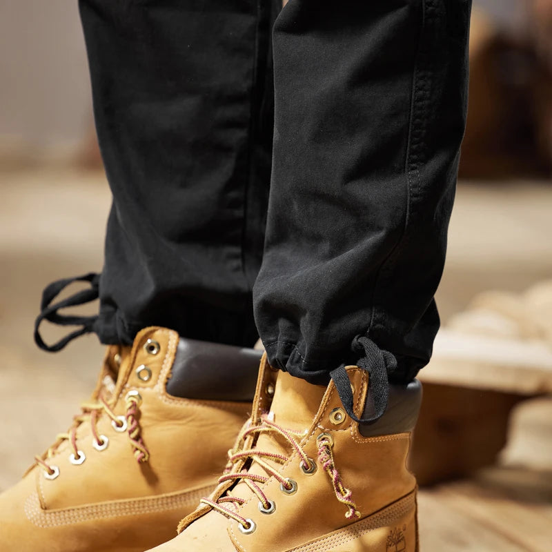 Schwarze Herren-Cargohose aus Baumwolle: lässige Eleganz