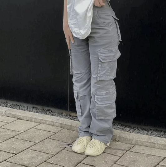 Urban Chic: Graue Damen-Cargohose mit trendigem Flair-Cago Hose- 